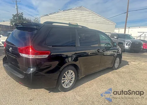2011 Toyota Sienna Xle z USA, uszkodzony, nr VIN 5TDYK3DC5BS148504